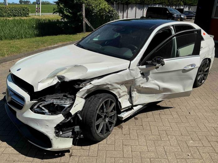 Mercedes E-Klasse AMG 5.5 E-63 S AMG V8 32V 4-Matic Sloopvoertuig (2013, Metallic, Wit)