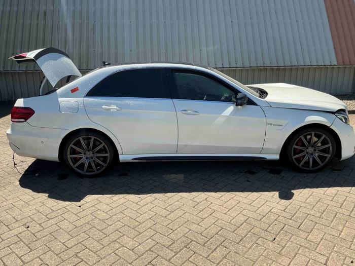 Mercedes E-Klasse AMG 5.5 E-63 S AMG V8 32V 4-Matic Sloopvoertuig (2013, Metallic, Wit)