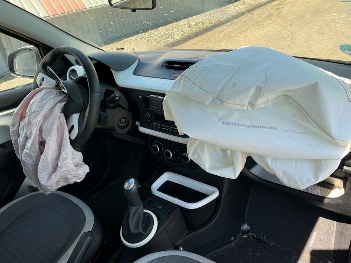 Renault Twingo III 1.0 SCe 70 12V Sloopvoertuig (2017, Metallic, Zilvergrijs)