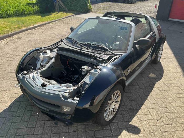 Smart Roadster Coupé 0.7 Turbo Sloopvoertuig (2003, Zilvergrijs, Zwart)