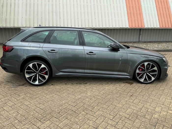 Audi RS 4 Avant 2.9 V6 TFSI 24V Sloopvoertuig (2018, Metallic, Zilvergrijs)