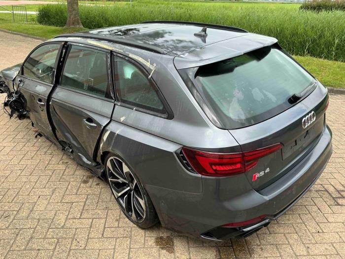 Audi RS 4 Avant 2.9 V6 TFSI 24V Sloopvoertuig (2018, Metallic, Zilvergrijs)
