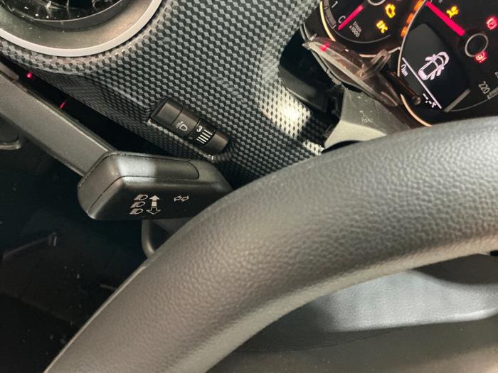 Volkswagen Up! 1.0 MPI 12V Sloopvoertuig (2023, Metallic, Zilvergrijs)