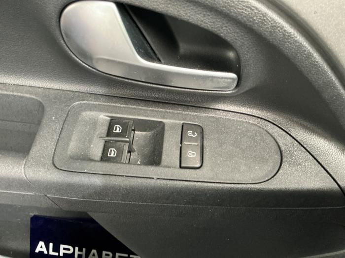 Volkswagen Up! 1.0 MPI 12V Sloopvoertuig (2023, Metallic, Zilvergrijs)