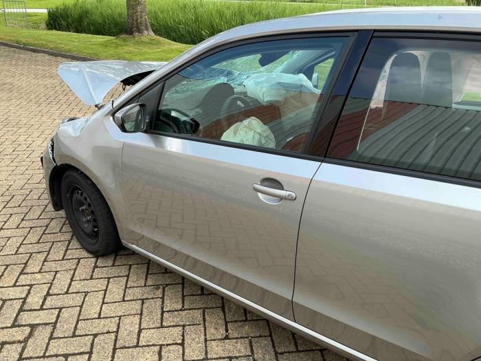 Volkswagen Up! 1.0 MPI 12V Sloopvoertuig (2023, Metallic, Zilvergrijs)