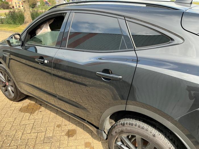 Jaguar E-Pace 2.0 D 165 MHEV 16V AWD Sloopvoertuig (2024, Metallic, Zwart)