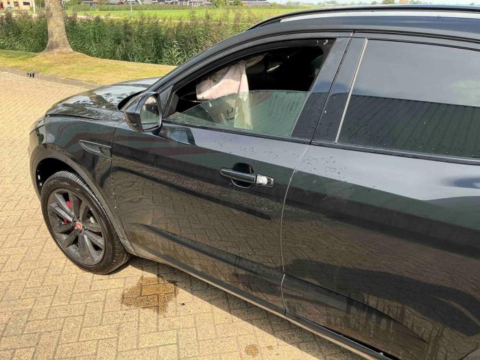 Jaguar E-Pace 2.0 D 165 MHEV 16V AWD Sloopvoertuig (2024, Metallic, Zwart)