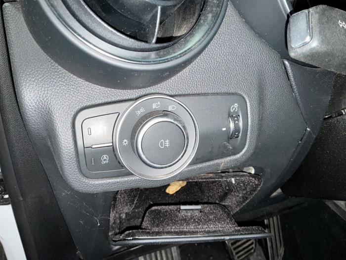 Alfa Romeo Stelvio 2.0 T 16V Q4 Sloopvoertuig (2018, Wit)