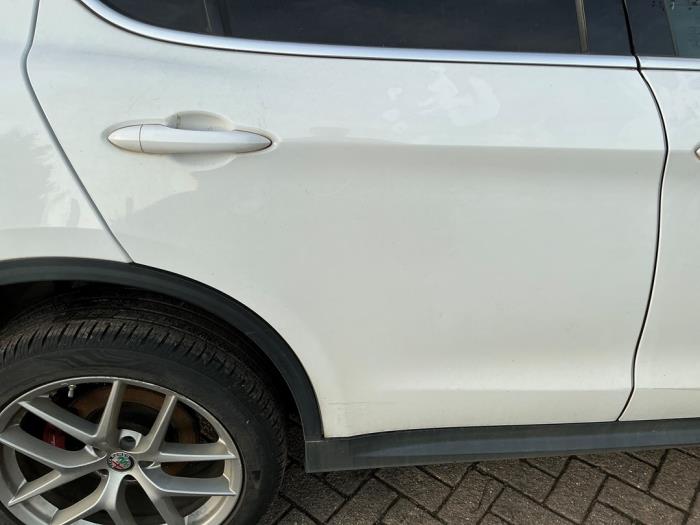 Alfa Romeo Stelvio 2.0 T 16V Q4 Sloopvoertuig (2018, Wit)