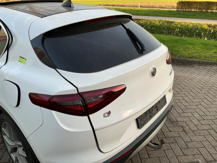 Alfa Romeo Stelvio 2.0 T 16V Q4 Sloopvoertuig (2018, Wit)