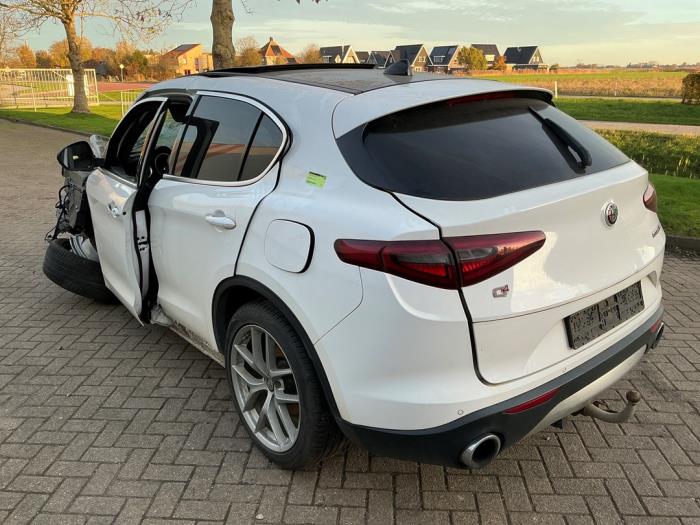 Alfa Romeo Stelvio 2.0 T 16V Q4 Sloopvoertuig (2018, Wit)