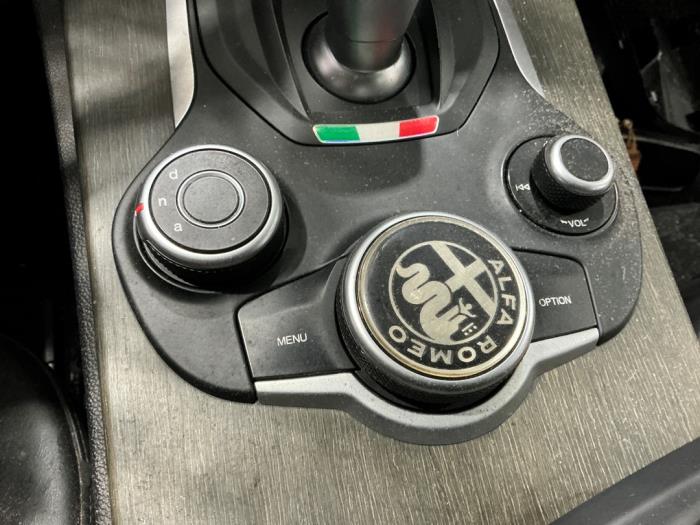 Alfa Romeo Stelvio 2.0 T 16V Q4 Sloopvoertuig (2018, Wit)