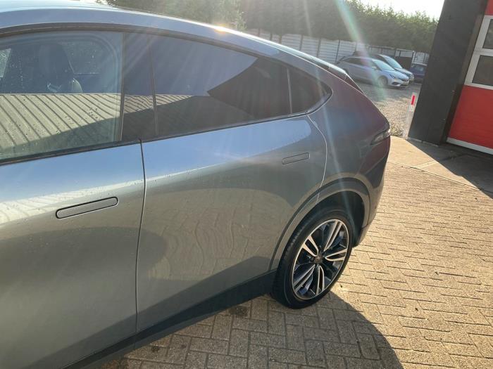 XPENG G6 Long Range 88 kW Sloopvoertuig (2025, Metallic, Zilvergrijs)