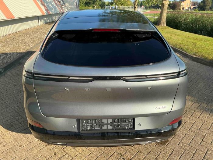 XPENG G6 Long Range 88 kW Sloopvoertuig (2025, Metallic, Zilvergrijs)