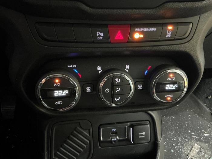 Jeep Renegade 1.4 Multi Air 16V Sloopvoertuig (2017, Metallic, Zilvergrijs)