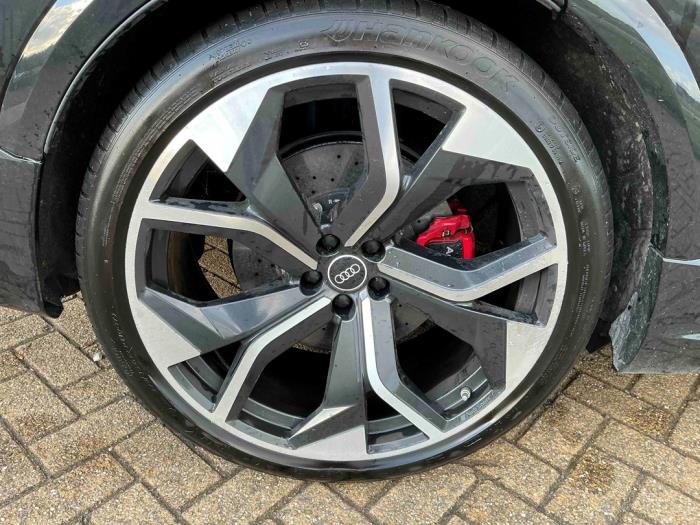 Audi RS Q8 4.0 V8 32V RS TFSI Mild Hybrid Quattro Sloopvoertuig (2022, Metallic, Zwart)