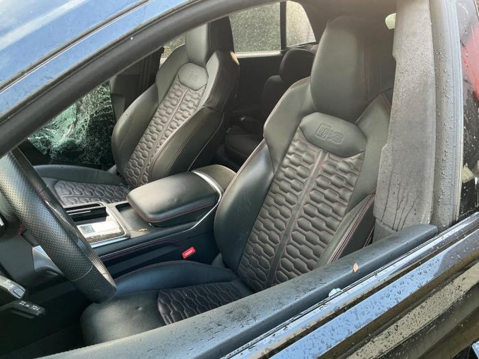 Audi RS Q8 4.0 V8 32V RS TFSI Mild Hybrid Quattro Sloopvoertuig (2022, Metallic, Zwart)