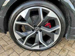Audi RS Q8 4.0 V8 32V RS TFSI Mild Hybrid Quattro Sloopvoertuig (2022, Metallic, Zwart)