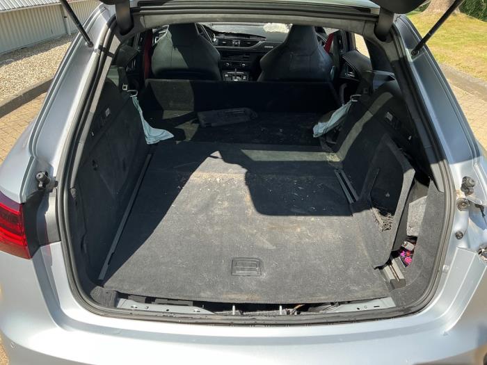 Audi RS 6 Avant 4.0 V8 TFSI Performance 32V Sloopvoertuig (2018, Metallic, Zilvergrijs, Grijs)