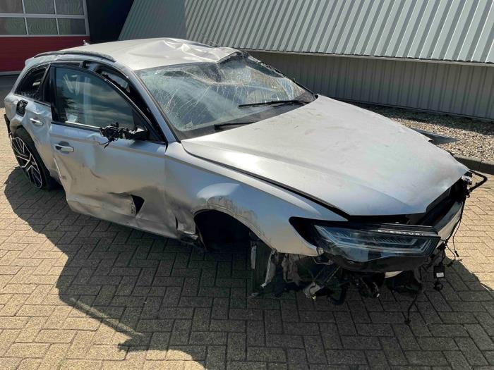 Audi RS 6 Avant 4.0 V8 TFSI Performance 32V Sloopvoertuig (2018, Metallic, Zilvergrijs, Grijs)