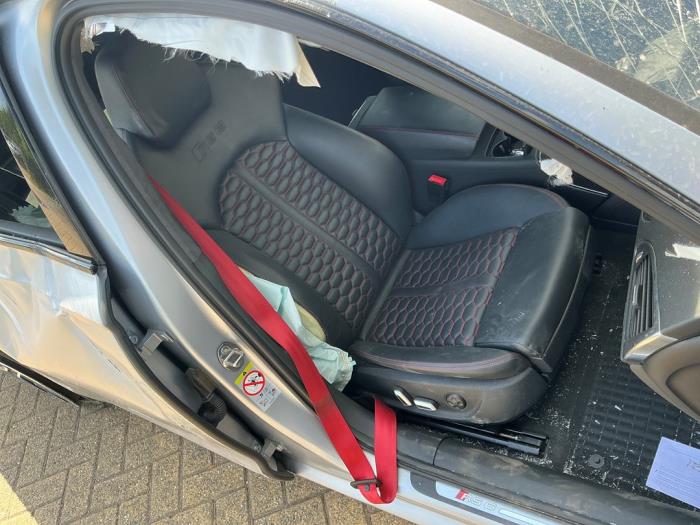 Audi RS 6 Avant 4.0 V8 TFSI Performance 32V Sloopvoertuig (2018, Metallic, Zilvergrijs, Grijs)