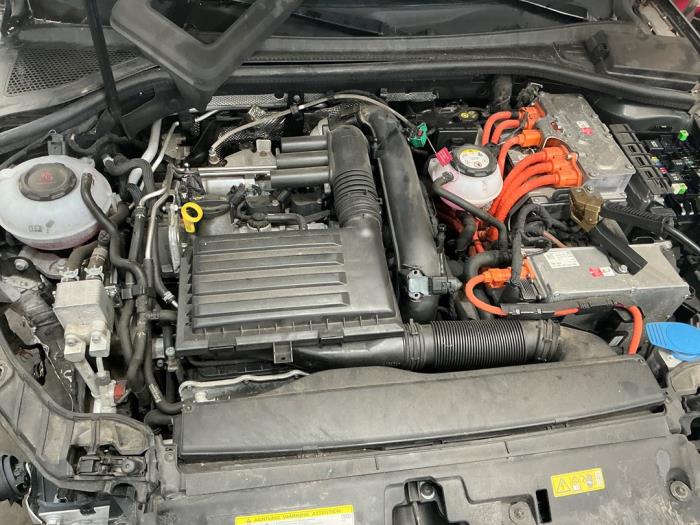 Audi A3 Sportback 1.4 TFSI 16V 40 e-tron Sloopvoertuig (2020, Metallic, Zilvergrijs)