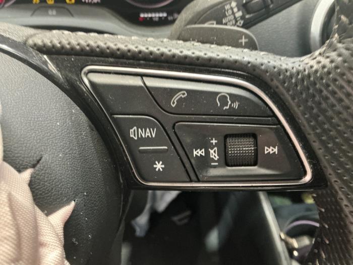 Audi A3 Sportback 1.4 TFSI 16V 40 e-tron Sloopvoertuig (2020, Metallic, Zilvergrijs)