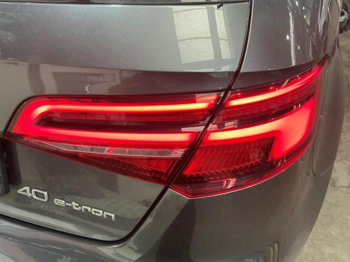 Audi A3 Sportback 1.4 TFSI 16V 40 e-tron Sloopvoertuig (2020, Metallic, Zilvergrijs)