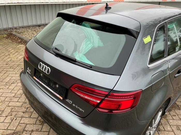 Audi A3 Sportback 1.4 TFSI 16V 40 e-tron Sloopvoertuig (2020, Metallic, Zilvergrijs)