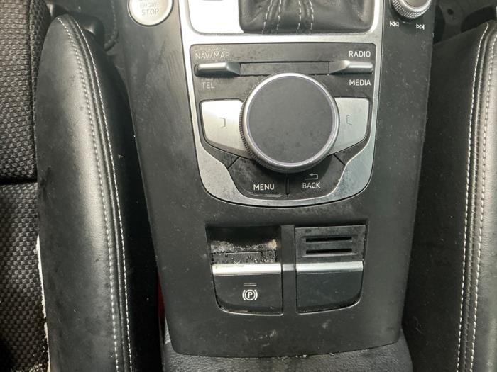 Audi A3 Sportback 1.4 TFSI 16V 40 e-tron Sloopvoertuig (2020, Metallic, Zilvergrijs)