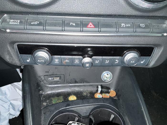 Audi A3 Sportback 1.4 TFSI 16V 40 e-tron Sloopvoertuig (2020, Metallic, Zilvergrijs)