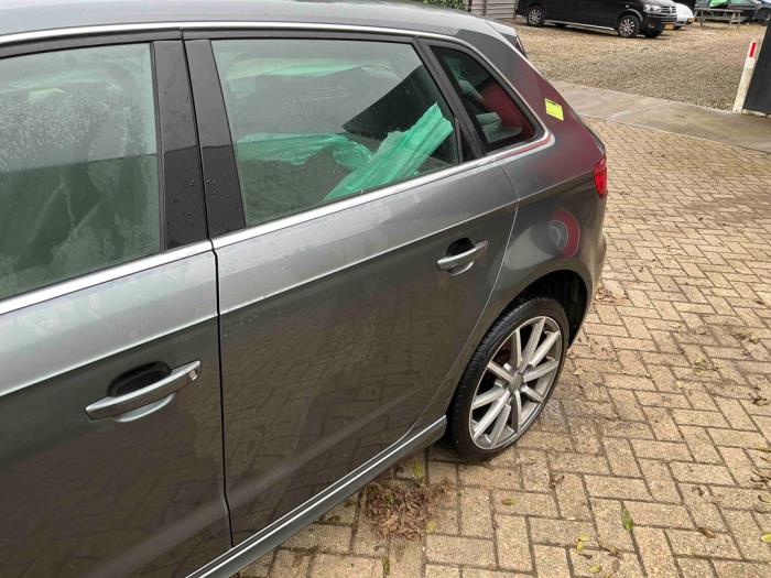 Audi A3 Sportback 1.4 TFSI 16V 40 e-tron Sloopvoertuig (2020, Metallic, Zilvergrijs)