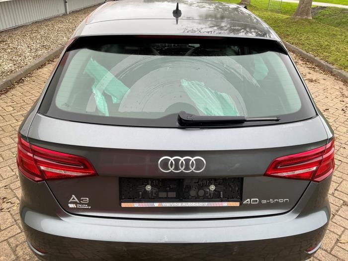 Audi A3 Sportback 1.4 TFSI 16V 40 e-tron Sloopvoertuig (2020, Metallic, Zilvergrijs)