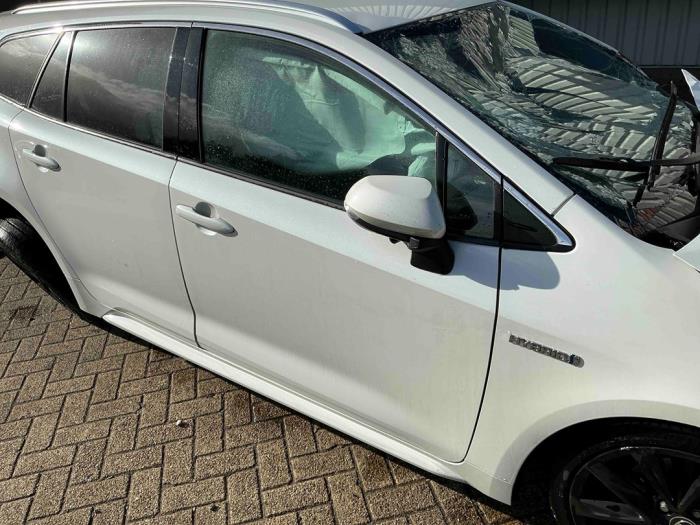 Toyota Corolla Touring Sport 2.0 16V Hybrid Sloopvoertuig (2020, Metallic, Wit)