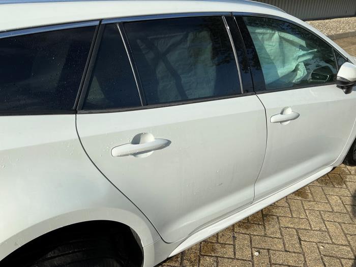 Toyota Corolla Touring Sport 2.0 16V Hybrid Sloopvoertuig (2020, Metallic, Wit)