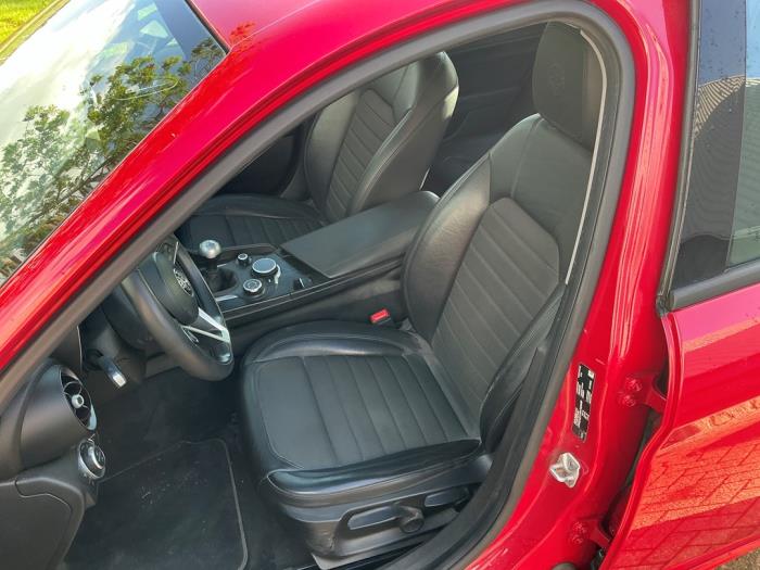 Alfa Romeo Giulia 2.2d 150 16V Sloopvoertuig (2016, Rood)