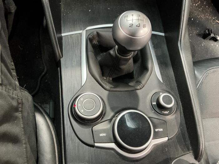 Alfa Romeo Giulia 2.2d 150 16V Sloopvoertuig (2016, Rood)