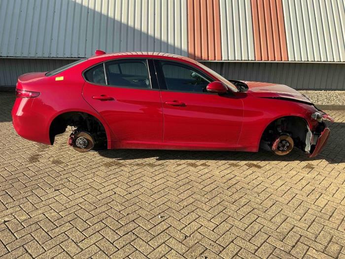 Alfa Romeo Giulia 2.2d 150 16V Sloopvoertuig (2016, Rood)