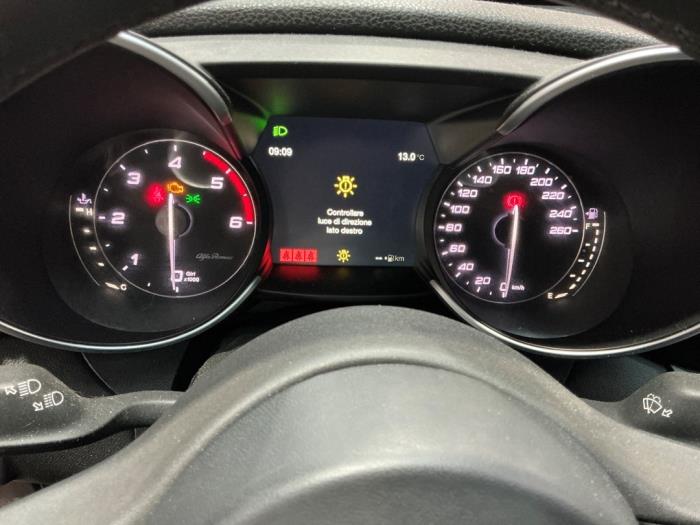 Alfa Romeo Giulia 2.2d 150 16V Sloopvoertuig (2016, Rood)