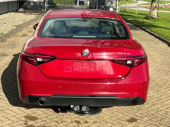 Alfa Romeo Giulia 2.2d 150 16V Sloopvoertuig (2016, Rood)