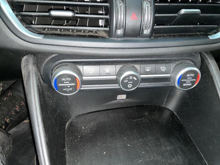 Alfa Romeo Giulia 2.2d 150 16V Sloopvoertuig (2016, Rood)