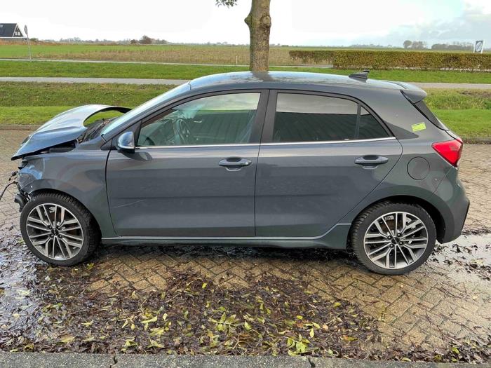 Kia Rio IV 1.0i T-GDi 100 12V Sloopvoertuig (2022, Grijs)