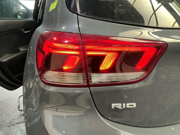 Kia Rio IV 1.0i T-GDi 100 12V Sloopvoertuig (2022, Grijs)
