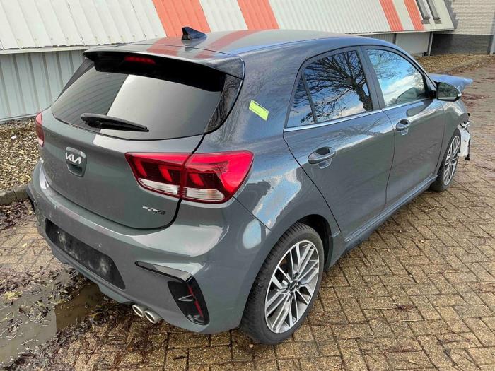 Kia Rio IV 1.0i T-GDi 100 12V Sloopvoertuig (2022, Grijs)
