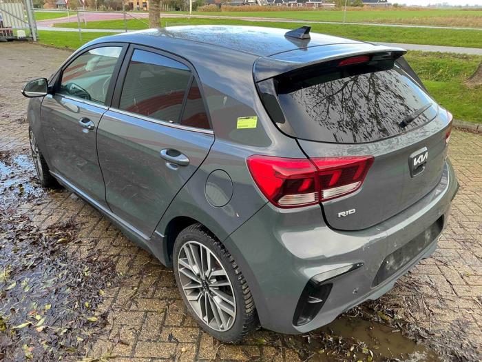 Kia Rio IV 1.0i T-GDi 100 12V Sloopvoertuig (2022, Grijs)