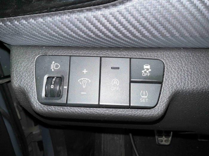 Kia Rio IV 1.0i T-GDi 100 12V Sloopvoertuig (2022, Grijs)