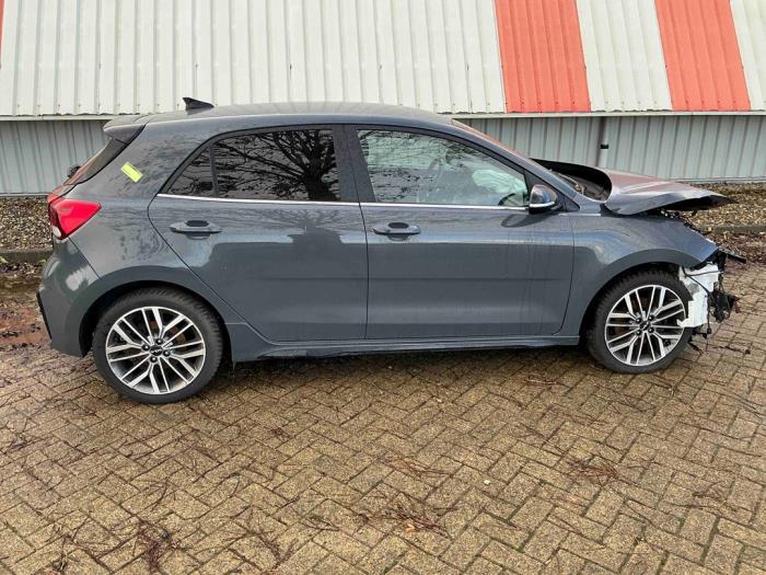 Kia Rio IV 1.0i T-GDi 100 12V Sloopvoertuig (2022, Grijs)