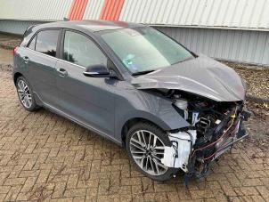 Kia Rio IV 1.0i T-GDi 100 12V Sloopvoertuig (2022, Grijs)