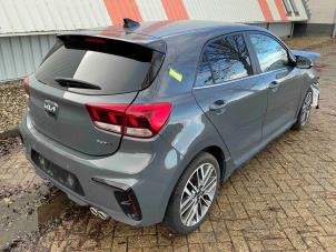 Kia Rio IV 1.0i T-GDi 100 12V Sloopvoertuig (2022, Grijs)
