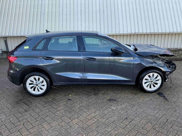 Audi A3 Sportback 1.4 40 TFSIe 16V Sloopvoertuig (2021, Metallic, Zilvergrijs)